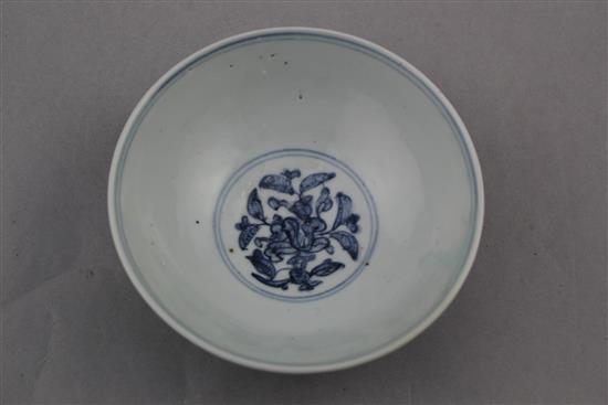 A Chinese Ming blue and white bowl, 15th century, 15cm